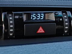 Zmiana czasu na letni. Jak przestawić godzinę w samochodzie?