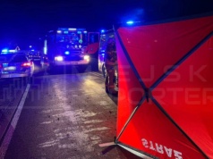 Makabryczny wypadek na DK50. Audi wbiło się w przyczepę z drewnem. Nie żyje 11-letnia dziewczynka