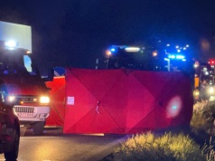 Tragiczny wypadek na DK50. Audi zderzyło się z ciągnikiem. Zginęła 11-latka