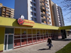 Pomysł ministry na niedziele handlowe. Związki grzmią: Dobrowolność to fikcja. Ludzie ledwo zipią