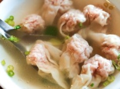 W Chinach wrzucają je do zupy zamiast makaronu. Cieniutkie ciasto i dobrze doprawiony farsz