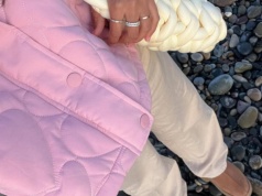 Pikowane kurtki w pastelowych odcieniach. OCHNIK i Reserved mają perełki, ale ta z Mango - unikat