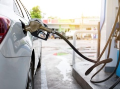 Dystrybutory przy supermarketach puste, zamykane są stacje paliw