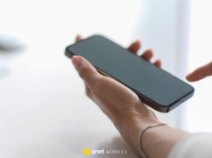 Prawie każdy smartfon ma z tyłu taki otwór. Mało kto wie, do czego służy