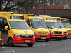 Z teatru za kierownicę autobusu. Grał w znanym filmie. Teraz pracuje w Grodzisku Mazowieckim