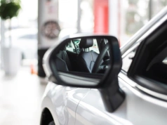 Hybryda na hybrydę. Tak Polacy kupują teraz samochody