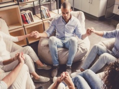 Sekty: Werbowanie członków to skomplikowany proces