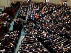 Na takie koalicje godzą się Polacy. Są trzy scenariusze, najnowszy sondaż pokazuje jasno