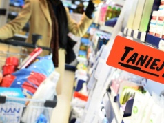 Polacy chcą tańszych zakupów przed świętami. Blisko 70 proc. oczekuje ostrzejszej wojny cenowej między sklepami