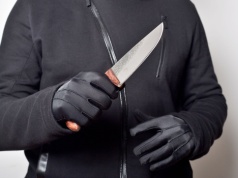 Zaatakowany nożem 17-latek doznał ran szyi i barku! Policja zatrzymała podejrzanych