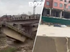 Zawalony most, ludzie porwani przez wodę. Alarm w Rosji