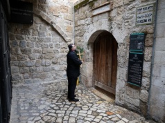 Władze Izraela tłumaczą blokowanie wstępu do Bazyliki Grobu Pańskiego. Mówią o terrorystach