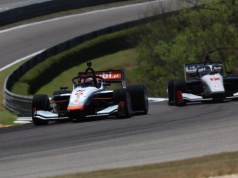 Kucharczyk w ścisłej czołówce Indy NXT