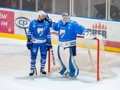 Wezmą piłki plażowe i ręczniki. Kibice mają dość