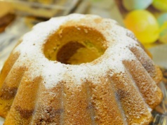 Zrób taką babkę wielkanocną. Dzięki temu składnikowi urośnie do nieba