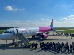 Wizz Air odwołuje jeszcze więcej lotów z Polski na wakacyjną wyspę. W innych krajach też duże cięcia