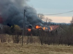 Duży pożar w Wolimierzu. Trwa walka z ogniem
