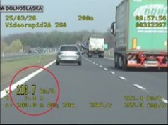 Pędził „eską” 210 km/h. Policja nie miała litości dla kierowcy