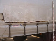 Złodzieje ładunków: plandeki na 3 parkingach, buty za 40 tys. euro i 414 tys. batoników