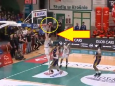 Sceny. Zablokowała go obręcz