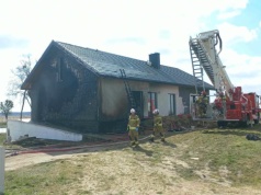 Pożar domu jednorodzinnego. Strażak OSP zachował się jak prawdziwy bohater