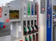 Benzyna 95 po 6,16 zł, diesel po 7,60 zł. Wchodzą w życie urzędowe limity cen paliw