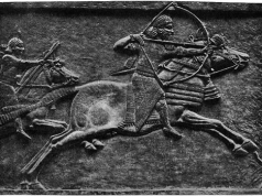 Król, który obdzierał wrogów ze skóry… i ratował wiedzę świata