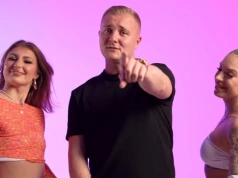 Szymon Jankowski dominuję konkurencję nowym hitem „Propozycja”