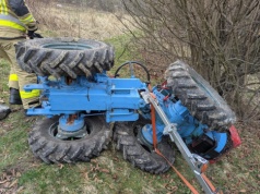 Ranna osoba po wywrotce w Międzybrodziu Bialskim | ZDJĘCIA