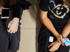 Szkoła bez smartfona. Kolejny edukacyjny bubel premiera Tuska?