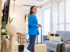 Ile mieszkań trzeba dziś mieć, żeby żyć z wynajmu? Warszawa wysoko podnosi poprzeczkę