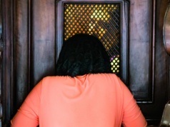 Ksiądz wyskoczył z konfesjonału: "Proszę, niech siostra nie idzie! Odpuszczam!"