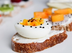 Czy można jeść jajka codziennie? Czy podniosą ci poziom cholesterolu? Poznaj fakty i mity na temat jajek