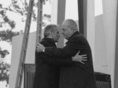 Sikorski: Krzyżowa to instytucja-symbol w relacjach polsko-niemieckich