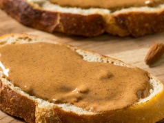 Jedz 1 łyżkę tego masła dziennie. Mózg będzie wdzięczny, a oponka zmaleje