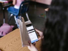 Skandaliczne "rozebranie" zdjęć nauczycielki przez AI. Prezes UODO zawiadomił prokuraturę