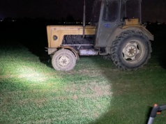 Nietrzeźwy kierujący chciał rozjechać policjanta traktorem