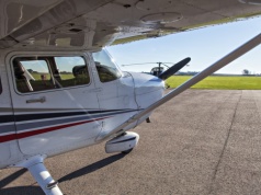 58-latek z Florydy próbował ukraść samolot, żeby polecieć w odwiedziny do siostry