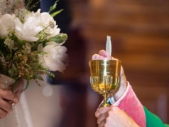 Watykan: mniej chrztów i powołań. Kościół rośnie poza Europą