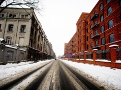 Mniej biedy, ale więcej niepewności? Tak żyją dziś Polacy