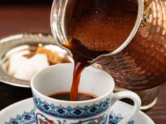 Wsyp szczyptę do porannej kawy. Energia będzie cię rozpierać i nieco ułatwisz sobie odchudzanie