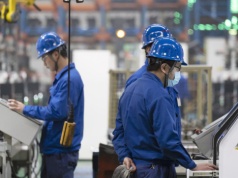 Produkcja w Chinach odbija, ale rosnące koszty i globalne ryzyka studzą optymizm