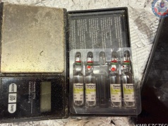 Rutynowa kontrola zmieniła się w dużą akcję. Policja odkryła narkotyki i zatrzymała dwie osoby