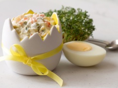 Ile kalorii mają potrawy wielkanocne? Samo wielkanocne śniadanie może być prawdziwą bombą kaloryczną