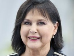 Elżbieta Jaworowicz celebruje 80. urodziny. Tak wyglądała gwiazda "Sprawy dla Reportera" na początku kariery (ZDJĘCIA)