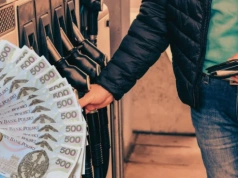 Niemiecka prasa bije na alarm. Polska ma "rajskie ceny" paliwa, ale szykuje bicz