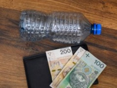 Butelka z kaucją wylądowała w śmietniku? Oto co stało się z pieniędzmi