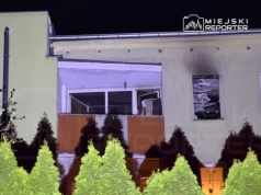 Pożar mieszkania na Bemowie. Strażacy reanimowali psa i kota. Jednego ze zwierząt nie udało się uratować