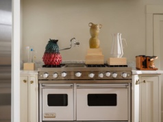 Wazony z chleba, drewna, aluminium i gliny - trzy z nich stworzyli polscy artyści