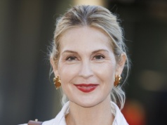 Kelly Rutherford wybiera skandynawską śmietankę. Ta kurtka to hit wiosny